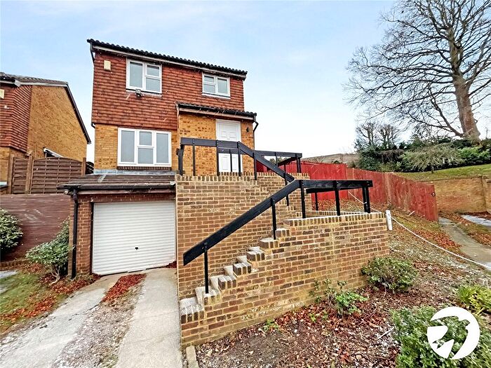 3 Bedroom Detached House To Rent In Aldington Close, Chatham, Kent, ME5