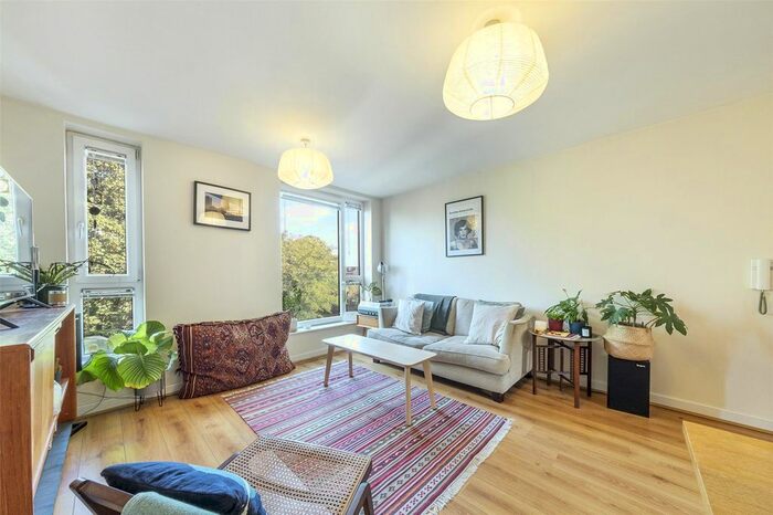 2 Bedroom Flat To Rent In New Cross Road, London, SE14