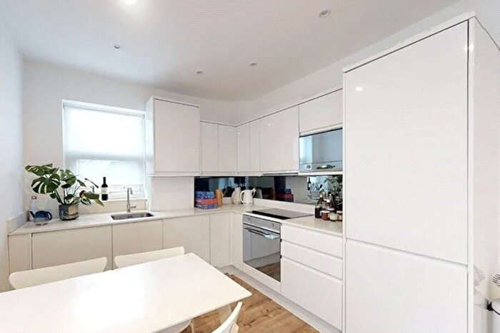 1 Bedroom Apartment To Rent In Grand Parade, Finsbury Park, N4