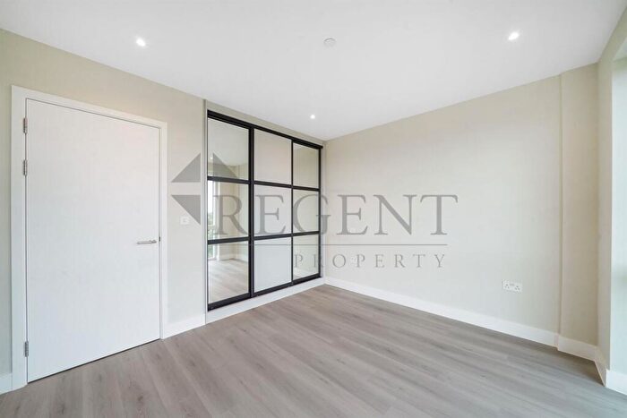 2 Bedroom Apartment To Rent In Cairncross House, Kidbrooke Village, SE3