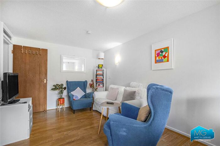 2 Bedroom Apartment To Rent In Deanery Close, East Finchley, London, N2
