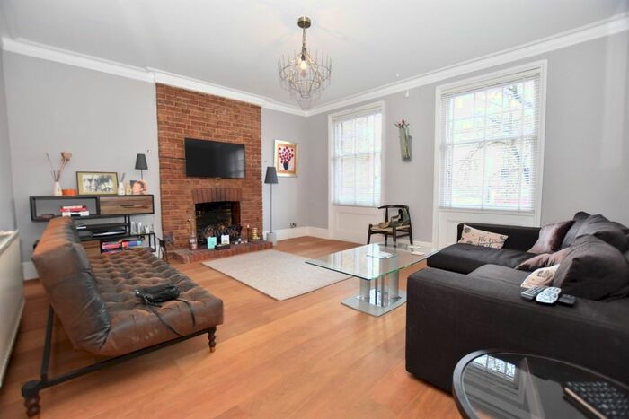 3 Bedroom Flat To Rent In The Roses, High Road, Woodford Green, IG8