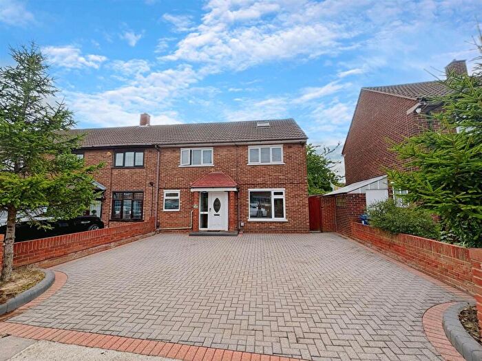 3 Bedroom Semi-Detached House For Sale In Fleethall Grove, Grays, RM16