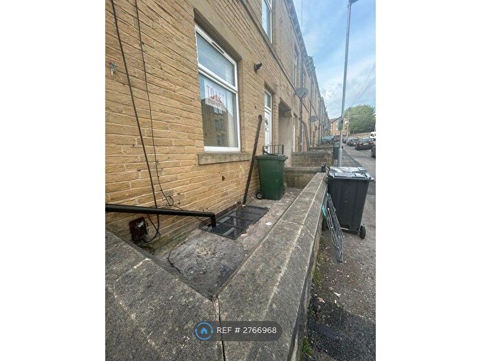 3 Bedroom Terraced House To Rent In Fearnsides St, Bradford, BD8