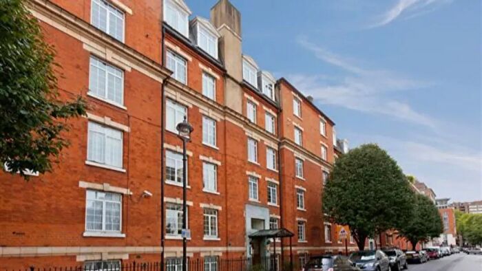 3 Bedroom Flat For Sale In Harrowby Street, Marylebone, London, W1H