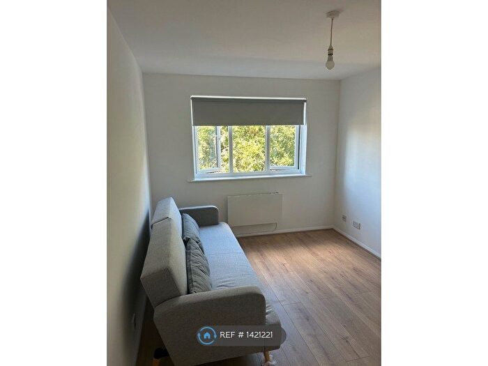 1 Bedroom Flat To Rent In Bridge Meadows, London, SE14