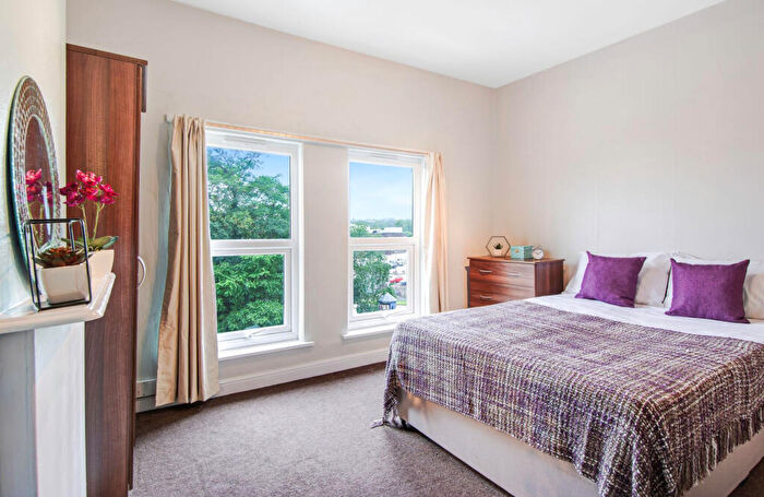 2 Bedroom House To Rent In Burley Road, Leeds, LS3