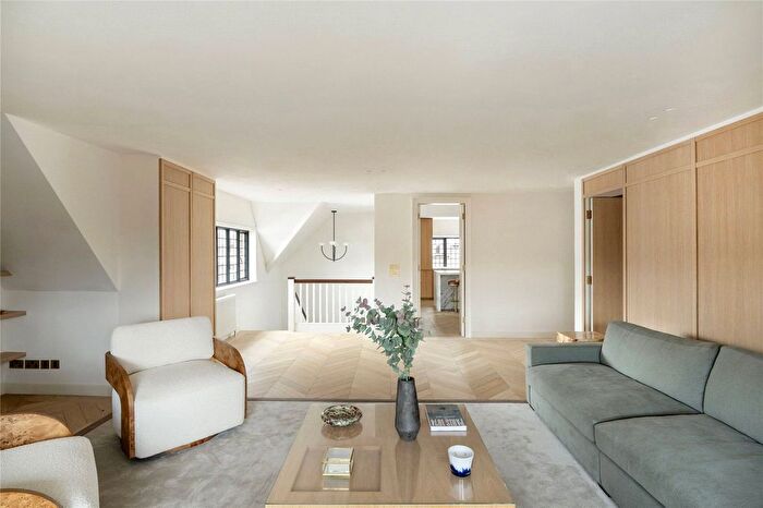 2 Bedroom Flat To Rent In Walton Street, London, SW3