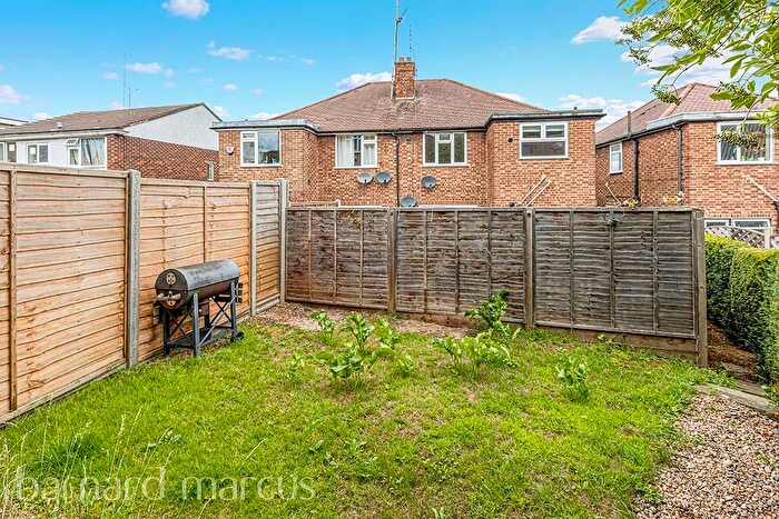 2 Bedroom Maisonette To Rent In Bedford Close, London, N10