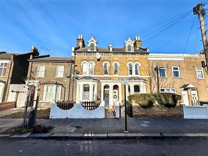3 Bedroom Flat To Rent In Chobham Road, Stratford, E15