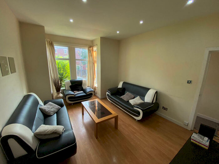 2 Bedroom Flat To Rent In Chapel Lane, Leeds, LS6