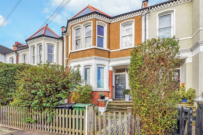 2 Bedroom Maisonette For Sale In Harborough Road, Streatham, SW16