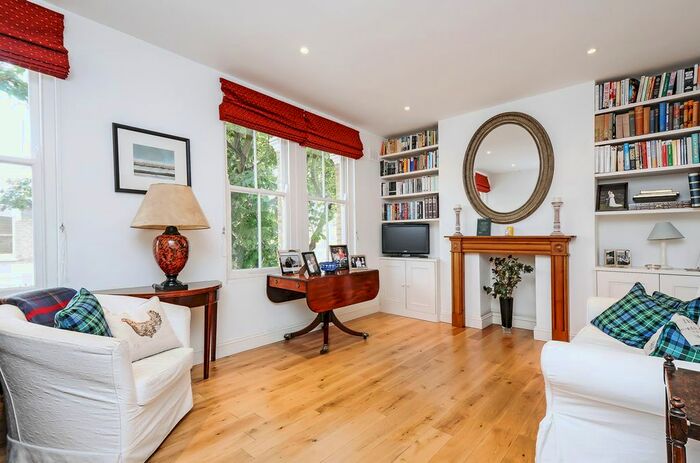 3 Bedroom Flat To Rent In Dalyell Road, Brixton, London, SW9