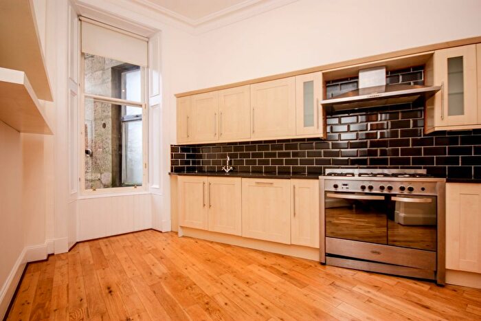 4 Bedroom Flat To Rent In Turnberry Road, Glasgow, G11