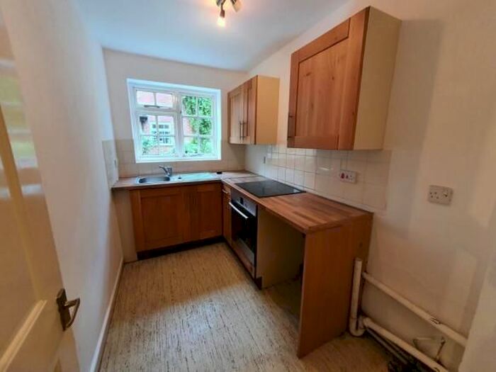 2 Bedroom Flat To Rent In Pakenham Road, Edgbaston, Birmingham, B15