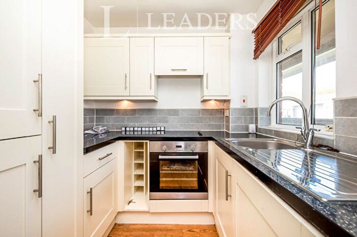 1 Bedroom Apartment To Rent In Cross Lanes, Guildford, GU1