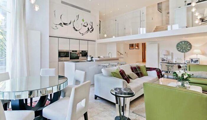 2 Bedroom Flat To Rent In Kingsway, Covent Garden, London, WC2B