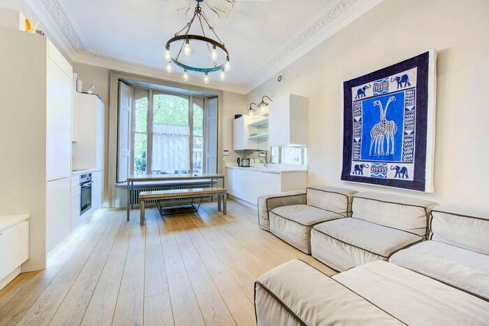 2 Bedroom Flat For Sale In Westbourne Gardens, Notting Hill, London, W2