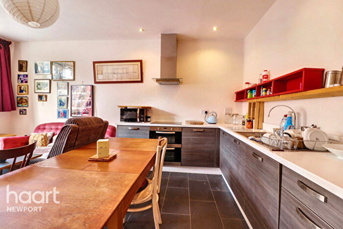 2 Bedroom Flat For Sale In High Street, Newport, NP20