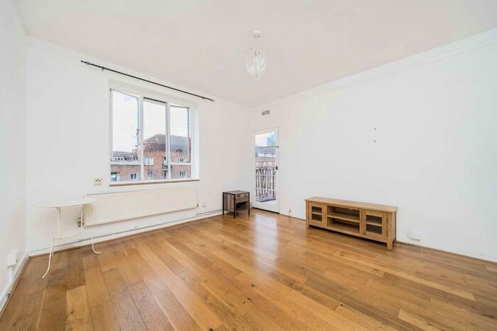3 Bedroom Flat To Rent In Iron Mill Road, London, SW18