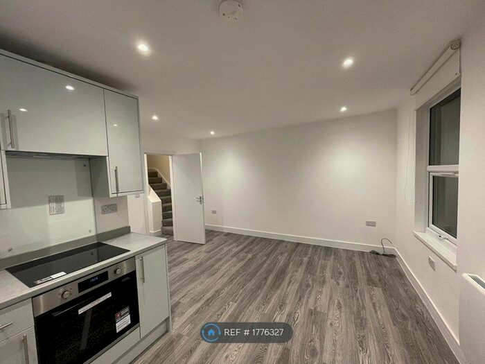 1 Bedroom Flat To Rent In Sussex Place, Slough, SL1