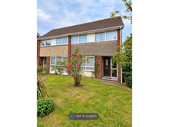 4 Bedroom Semi-Detached House To Rent In Long Meadow Way, Canterbury, CT2