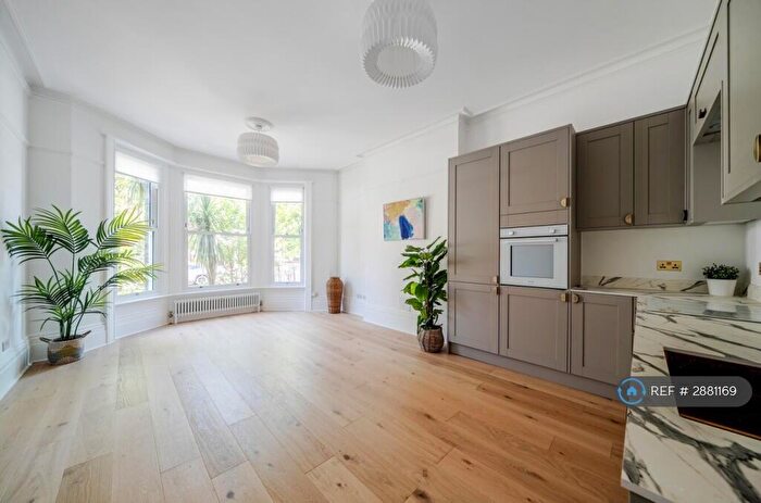 2 Bedroom Flat To Rent In Denmark Villas, Hove, BN3