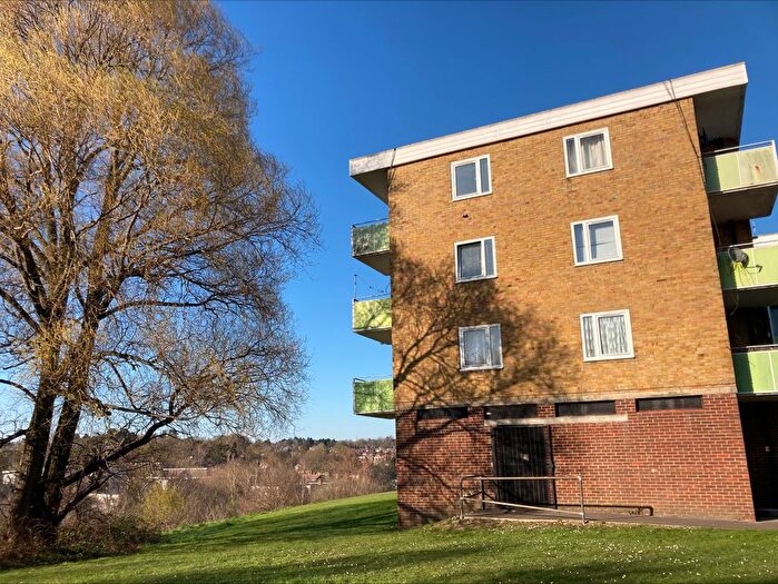 2 Bedroom Flat To Rent In Herrick Close, Southampton, SO19