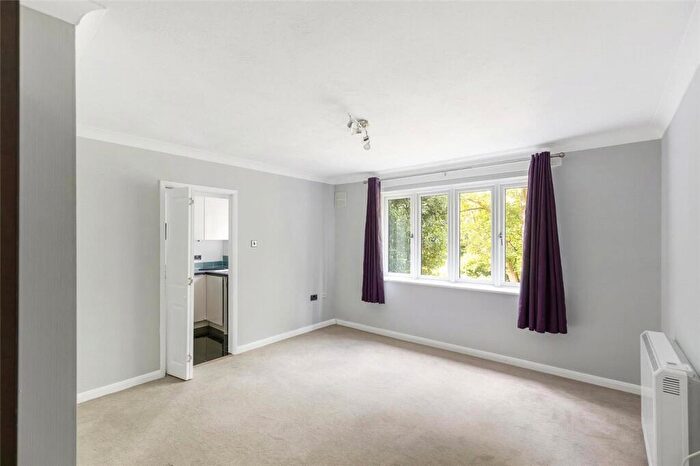 1 Bedroom Apartment To Rent In Farquhar Road, London, SE19