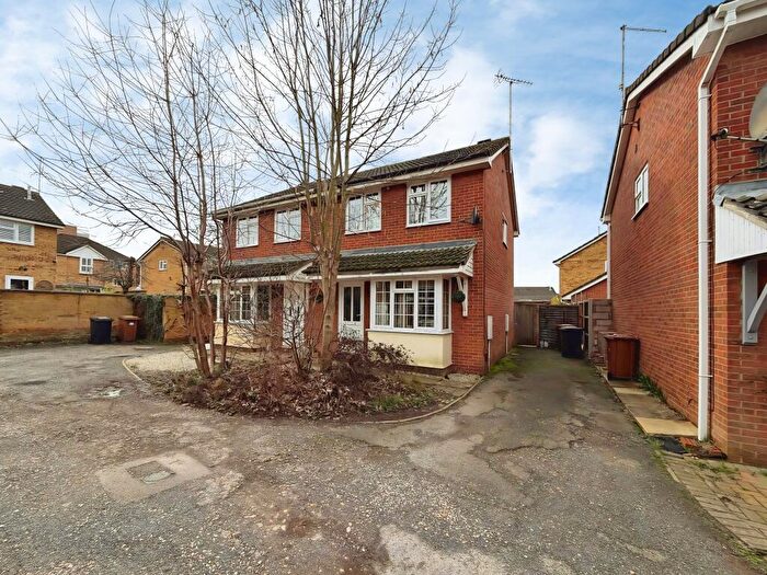 3 Bedroom Semi Detached House To Rent In Flamborough Close, Woodston, Peterborough, PE2