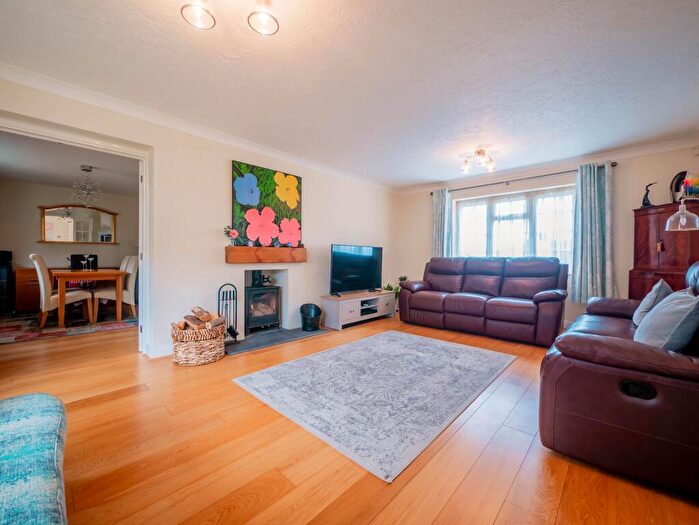 4 Bedroom Detached House For Sale In Wood End, Hockley, SS5