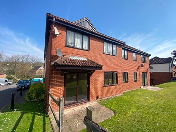 1 Bedroom Flat To Rent In Eaton Avenue, High Wycombe, HP12