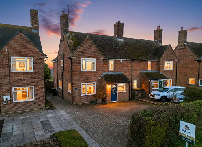 4 Bedroom Semi-Detached House For Sale In Aston Abbotts Road, Weedon, HP22