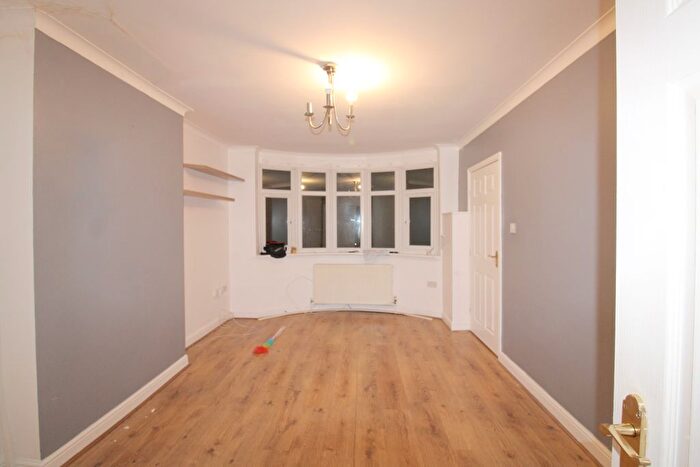 2 Bedroom Semi-Detached House To Rent In North Western Avenue, Watford, WD25