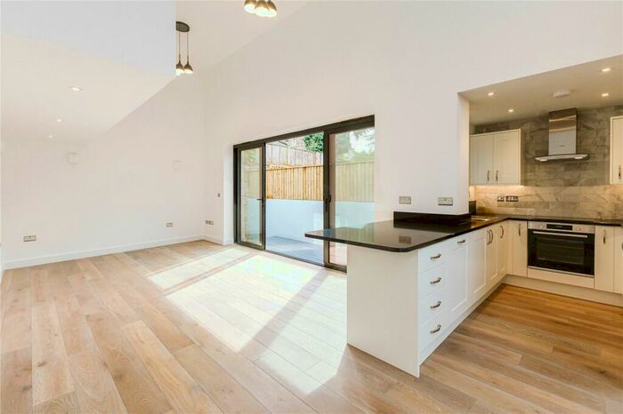 2 Bedroom Semi-Detached House To Rent In Meridian Road, Redland, Bristol, BS6