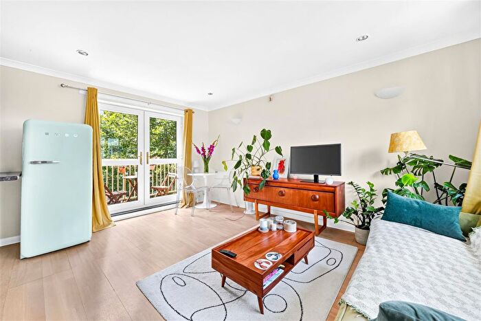 1 Bedroom Flat For Sale In Cleveland Way, London, E1