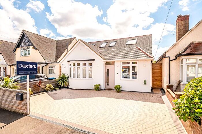 3 Bedroom Detached House For Sale In Park Avenue, Whitton, TW3