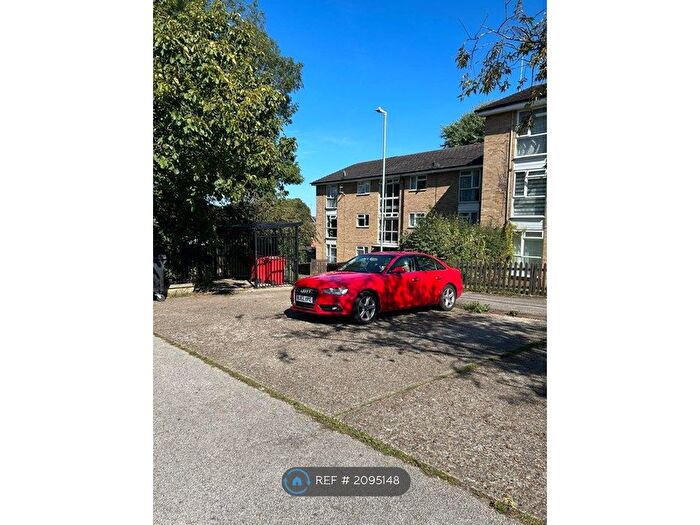 2 Bedroom Flat To Rent In Brecon Close, Ipswich, IP2