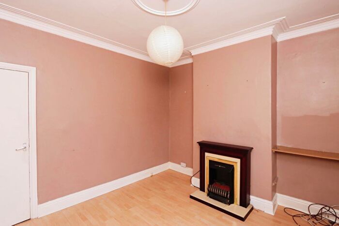 3 Bedroom Terraced House For Sale In Woodseats Road, Sheffield, South Yorkshire, S8