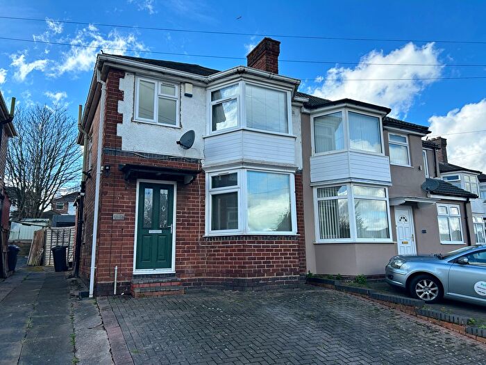 3 Bedroom Semi-detached House To Rent In Chipperfield Road, Hodge Hill, Birmingham, B36