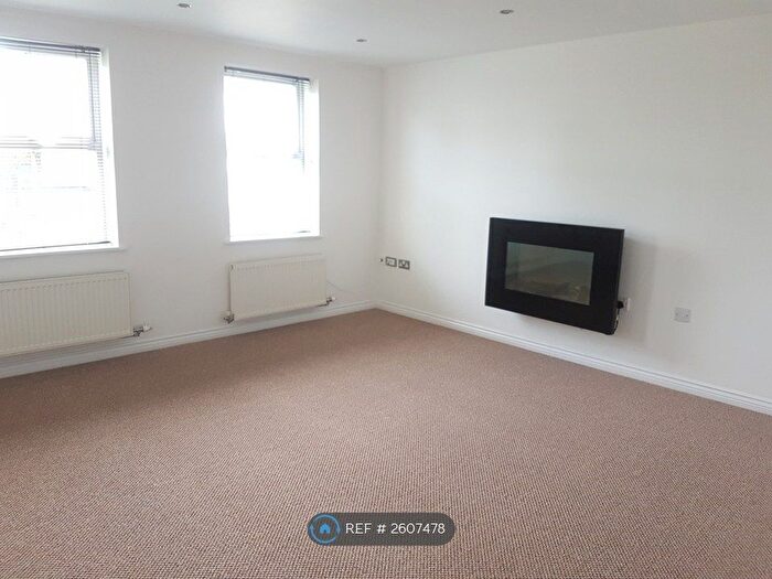 2 Bedroom Flat To Rent In Newport Pagnell Road, Northampton, NN4
