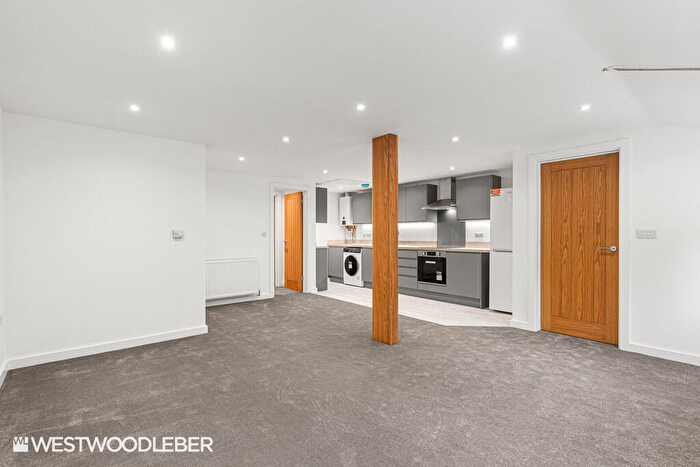 2 Bedroom Barn Conversion To Rent In Mangrove Lane, Hertford, SG13