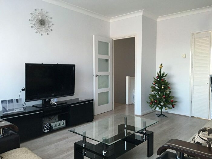 2 Bedroom Maisonette To Rent In Soham Road, Enfield, EN3