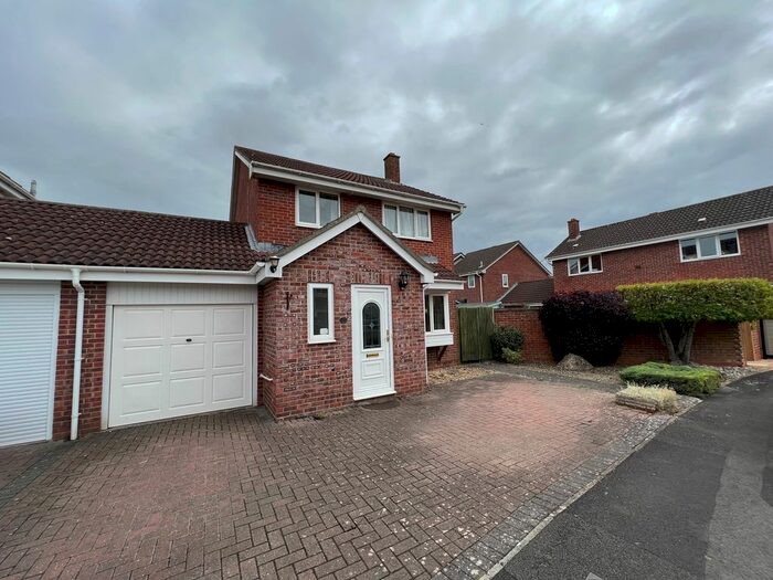 4 Bedroom Semi-Detached House To Rent In Lydiard Way, Trowbridge, BA14