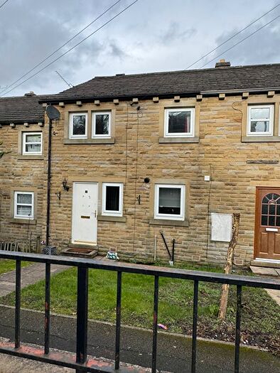 3 Bedroom Town House To Rent In Abbots Wood, Bradford, BD9