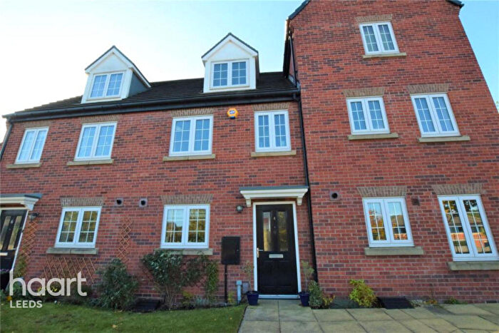 3 Bedroom Town House For Sale In Honeybourne Road, Leeds, LS12