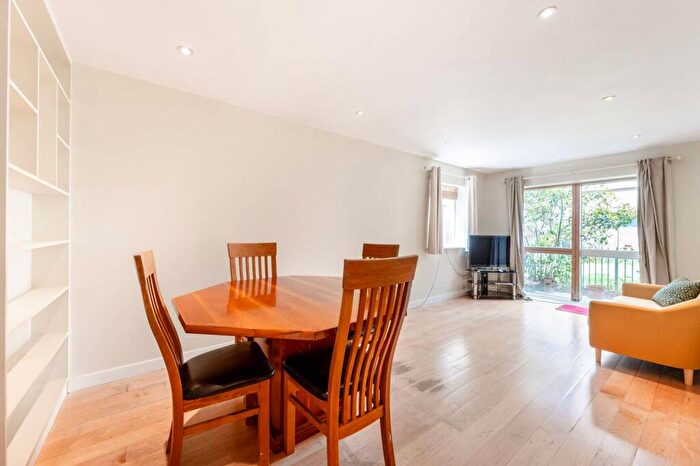 1 Bedroom Flat To Rent In Walm Lane, Willesden Green, London, NW2