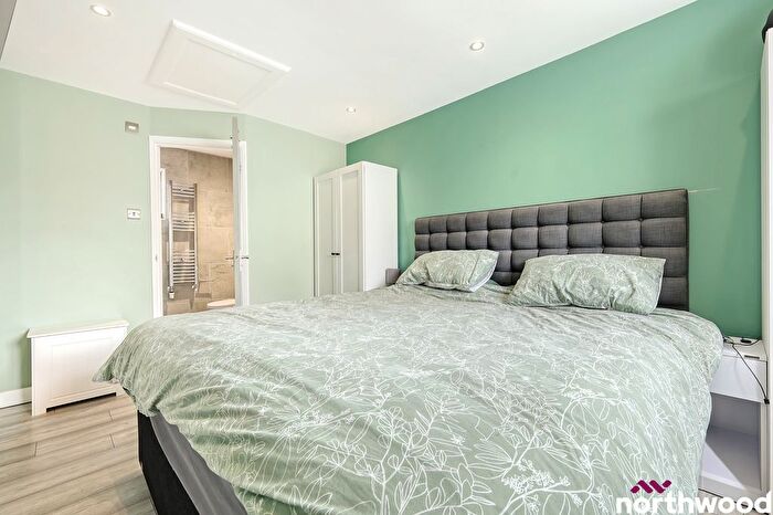 5 Bedroom End Terrace House For Sale In Paddock Drive, Springfield, Chelmsford, CM1