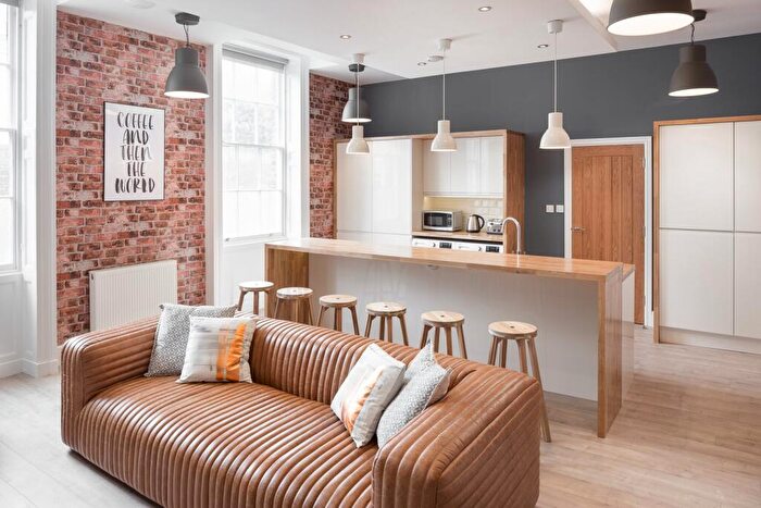 6 Bedroom End Of Terrace House To Rent In Maryland Street, L1