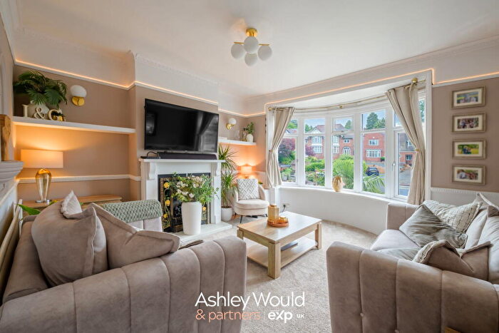 4 Bedroom Semi-Detached House For Sale In Barrs Road, Cradley Heath, B64